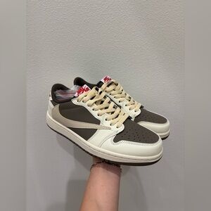 Jordan 1 Retro Low OG SP Travis Scott "Reverse Mocha" Sneakers